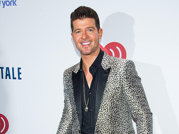 Das Grinsen dürfte Robin Thicke vergehen, wenn er einen Blick auf Twitter wirft