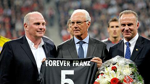 Bayerns Präsident Uli Hoeneß (l-r), Ehrenpräsident Franz Beckenbauer und der Vorstandsvorsitzende Karl-Heinz Rummenigge.