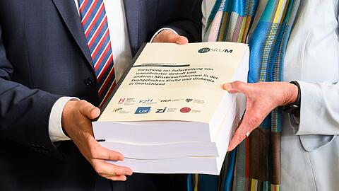 Vor einem Jahr hat die Evangelische Kirche in Deutschland eine Studie zu sexualisierter Gewalt und Missbrauch vorgestellt. (Archivbild)