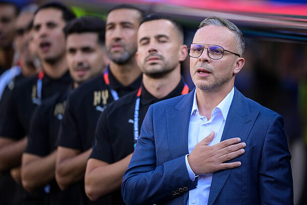 Marokkos Nationaltrainer Mohamed Ouahbi kennt nicht nur Bayerns Wuschspieler Ismael Saibari sehr gut, sondern auch Vincent Kompany. Marokkos Nationaltrainer Mohamed Ouahbi kennt nicht nur Bayerns Wuschspieler Ismael Saibari sehr gut, sondern auch Vincent Kompany.