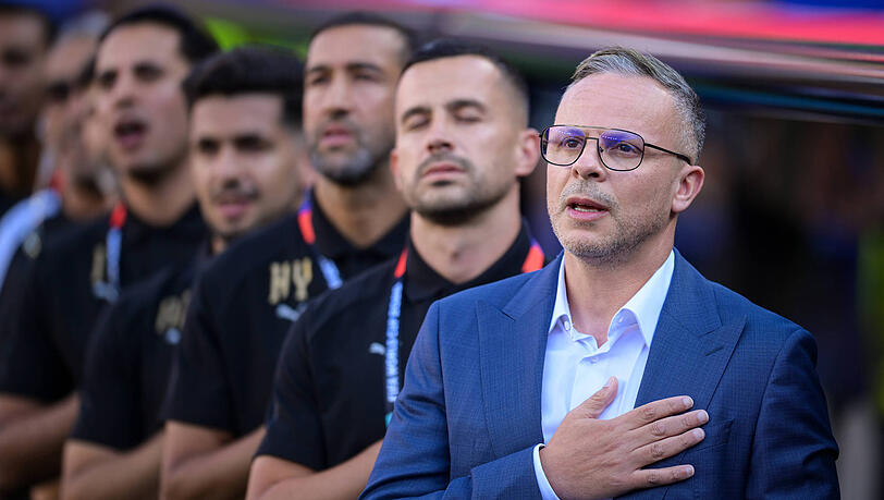 Marokkos Nationaltrainer Mohamed Ouahbi kennt nicht nur Bayerns Wuschspieler Ismael Saibari sehr gut, sondern auch Vincent Kompany.