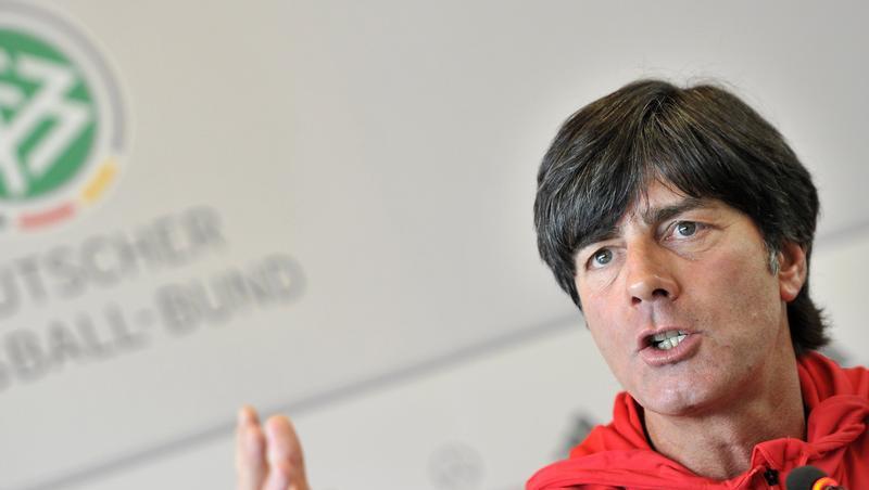 Bundestrainer Joachim Löw lässt sich nicht reinreden in seine Entsc heidungen. Von niemandem. Bundestrainer Joachim Löw lässt sich nicht reinreden in seine Entsc heidungen. Von niemandem.