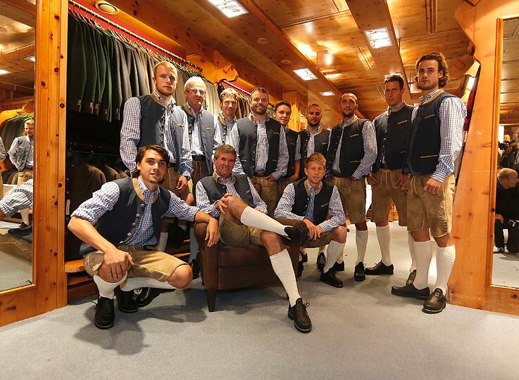Schneidig: Die Löwen in Tracht.
