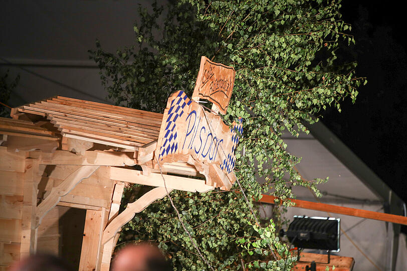 Das schwere Unwetter forderte bei einem Österreichischen Feuerwehr-Fest zwei Todesopfer. Die Bilder vom Unglücksort.