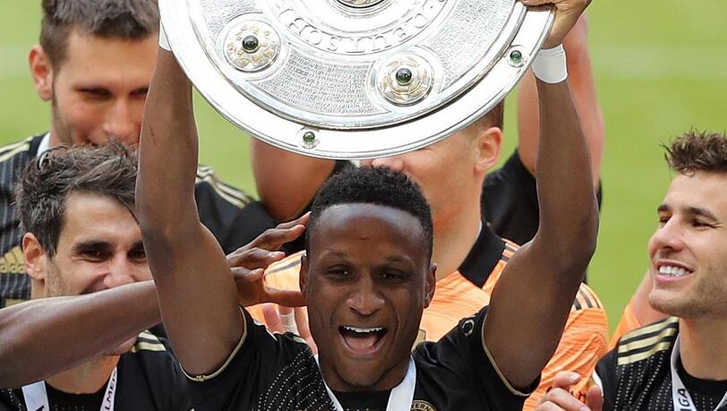 Back-up hinten rechts:Bouna Sarr (M.). Back-up hinten rechts:Bouna Sarr (M.).