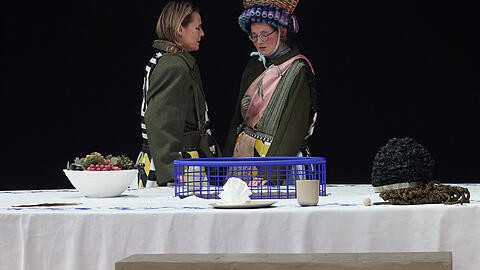 Johanna Eiworth (links) und Johanna Kappauf in "Anti-gone"