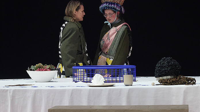 Johanna Eiworth (links) und Johanna Kappauf in "Anti-gone"