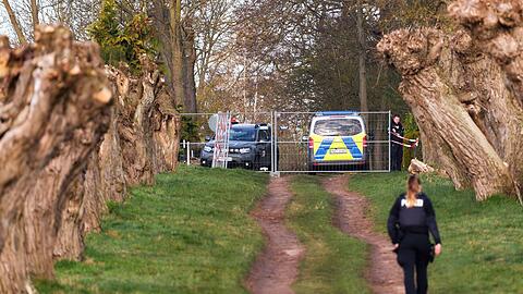 Die Polizei sperrte den Zugang zum Ufer der Insel Poel ab.