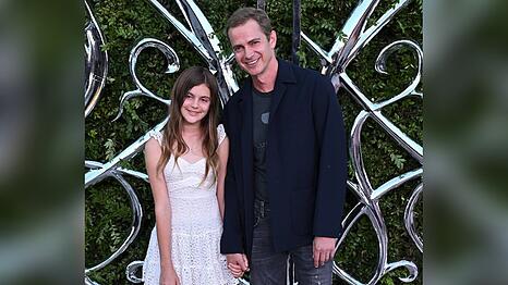 S&uuml;&szlig;er Papa-Tochter-Auftritt: Hand in Hand posierte Hayden Christensen in Los Angeles mit Briar Rose.