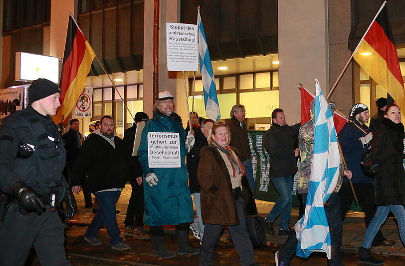 Nach der Kundgebung am Odeonsplatz folgte der übliche "Spaziergang" durch die Münchner Innenstadt mit großem Polizeiaufgebot.