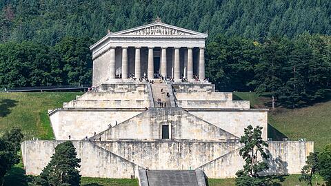 Franz Josef Strauß soll in die Ruhmeshalle Walhalla aufgenommen werden (Archivbild)
