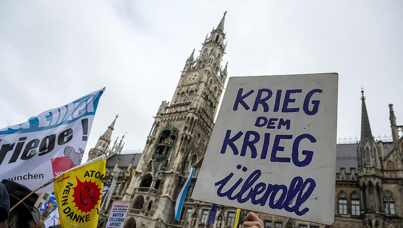 Der Karsamstag war in Bayern der Haupttag der Ostermärsche. Der Karsamstag war in Bayern der Haupttag der Ostermärsche.