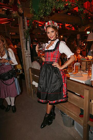 Sophie Herrmann im Käfer-Zelt.