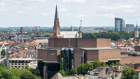 Blick vom großen Turm über die bayerischen Landeshauptstadt München.