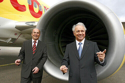 Erwarten ein schwieriges Jahr 2009: die Flughafen-Geschäftsführer Harry Marx (links) und Karl-Heinz Krüger.