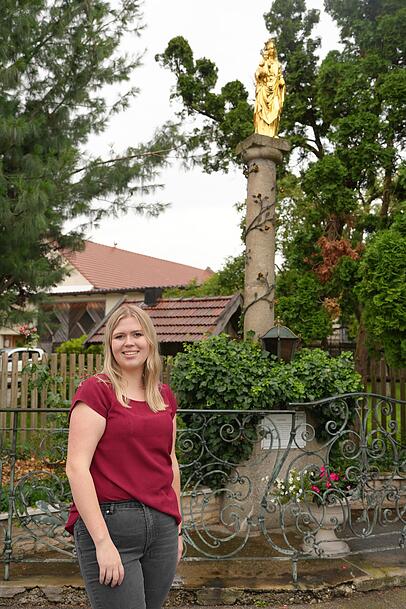 Die Mariensäule in Aubing prägt mit ihrer starken Ausstrahlung das Ortsbild. Die Mariensäule in Aubing prägt mit ihrer starken Ausstrahlung das Ortsbild.