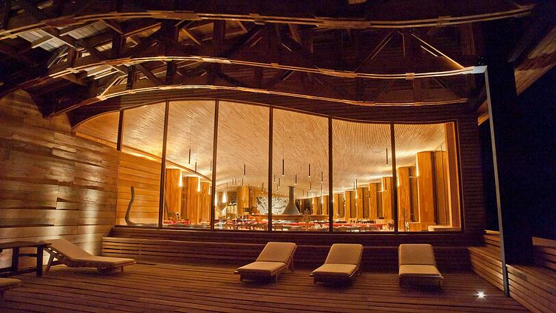 Neben der unglaublichen Kulisse ist das Spa-Highlight des Tierra Patagonia das beheizte Hallenbad mit Hydromassage und Wasserdüsen.
