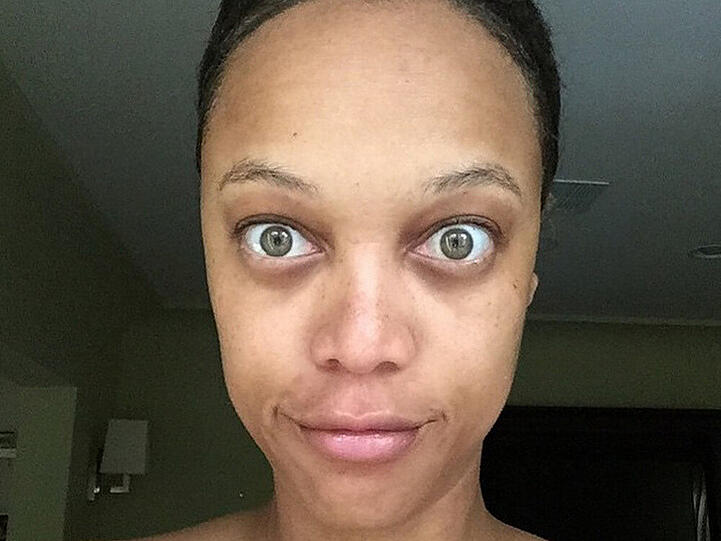 Auch Supermodels sehen nach dem Aufstehen nicht perfekt aus, wie Tyra Banks beweist