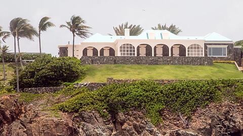 Ein Anwesen auf Little Saint James Island, der Privatinsel des verstorbenen US-Geschäftsmanns J. Epstein: Hier soll Epstein bis mindestens 2018 Mädchen und junge Frauen missbraucht haben.