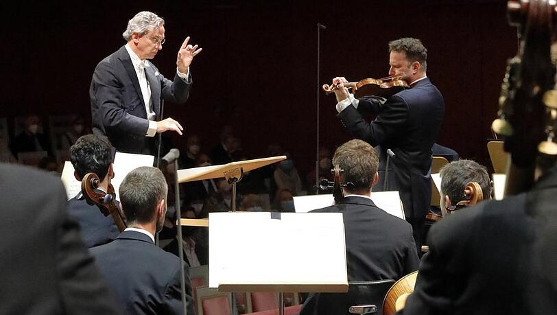 Fabio Luisi und der Geiger Nikolaj Szeps-Znaider im Nationaltheater.