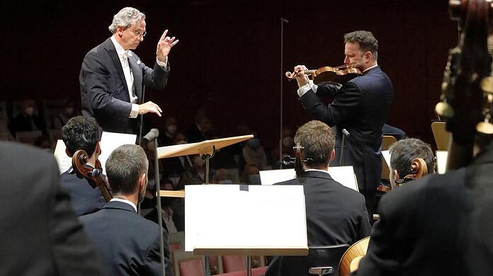 Fabio Luisi und der Geiger Nikolaj Szeps-Znaider im Nationaltheater.