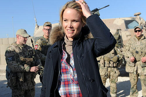 Stets an seiner Seite: Ehefrau Stephanie zu Guttenberg im Bundeswehr-Feldlager Kundus.