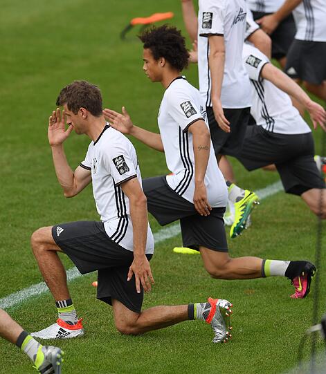 Thomas Müller und Leroy Sané (rechts).