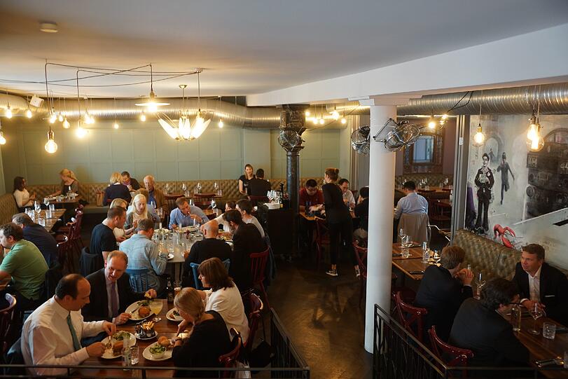Kommt ganz offensichtlich gut an: das neu eröffnete Restaurant und Bar Burger und Lobster Bank.