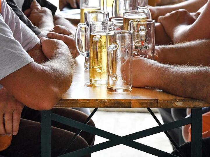 Laut einer aktuellen Untersuchung trinken fast acht Millionen Menschen in Deutschland zu viel Alkohol.