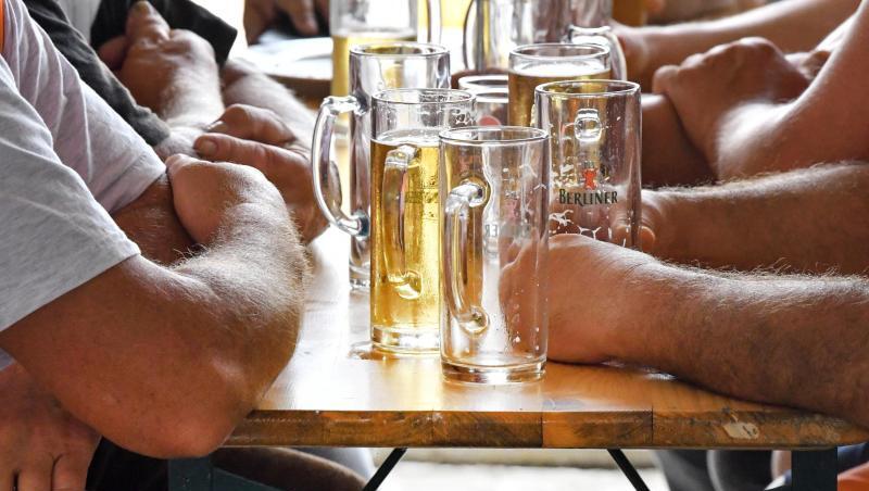 Laut einer aktuellen Untersuchung trinken fast acht Millionen Menschen in Deutschland zu viel Alkohol. Laut einer aktuellen Untersuchung trinken fast acht Millionen Menschen in Deutschland zu viel Alkohol.