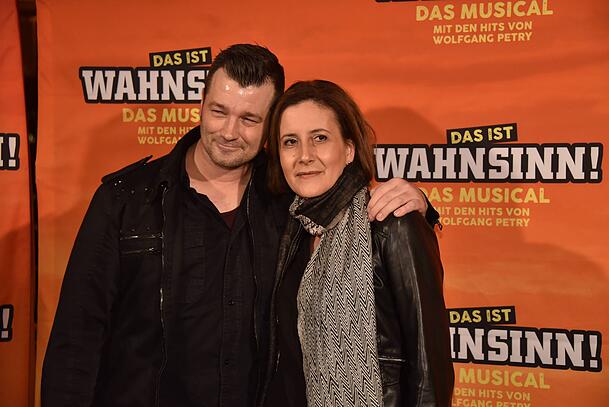 Achim Petry und Giovanna Cali sind seit 2000 verheiratet und haben zwei gemeinsame Söhne. Cali meidet die Öffentlichkeit allerdings lieber.