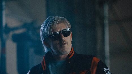 Kavinsky bei einem seiner Auftritte.