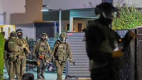 Polizeikr&auml;fte gingen europaweit gegen ein Geldw&auml;sche-Netzwerk und Rocker der "Hells Angels" vor - in Duisburg ist dabei ein Polizist selbst im Visier der Ermittler.