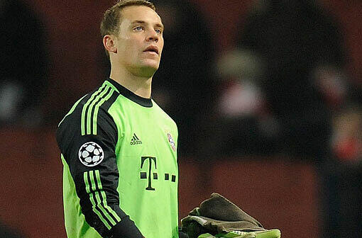 Manuel Neuer rechtfertigt sich für sein Verhalten beim einzigen Gegentor in London.