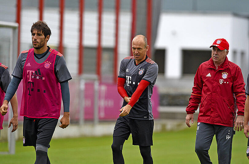 Javi Martinez, Arjen Robben und Carlo Ancelotti (v.l.).