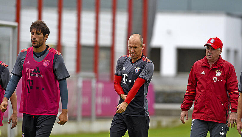 Javi Martinez, Arjen Robben und Carlo Ancelotti (v.l.). Javi Martinez, Arjen Robben und Carlo Ancelotti (v.l.).