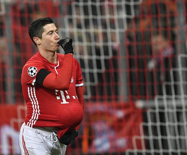 Robert Lewandowski Note 2: Herrlicher Freistoßtreffer zur Führung  
(28.), genauso schön wie zuletzt in Mainz, sein fünftes Tor in der  
Königsklasse. Und dann der Baby-Jubel. Gibt es Nachwuchs im Hause  
Lewandowski?