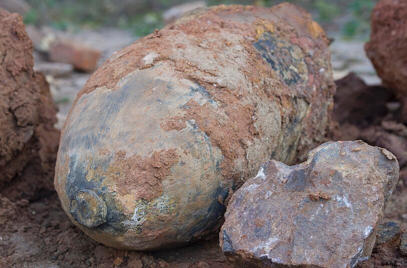 Eine 450 Kilo-Bombe aus dem zweiten Weltkrieg hielt die Feuerwehr und die Anwohner bis kurz nach Mitternacht in Atem. (Symbolbild)