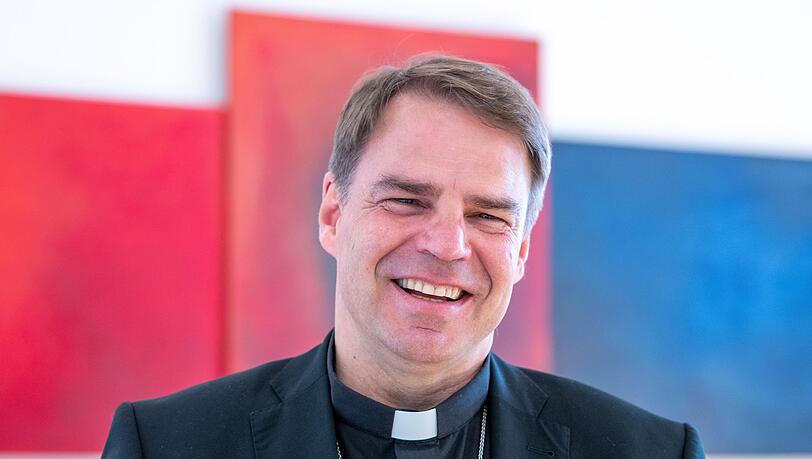 Bischof Stefan Oster greift in einer neuen Video-Reihe Fragen aus dem Neuen Testament auf. (Archivbild)