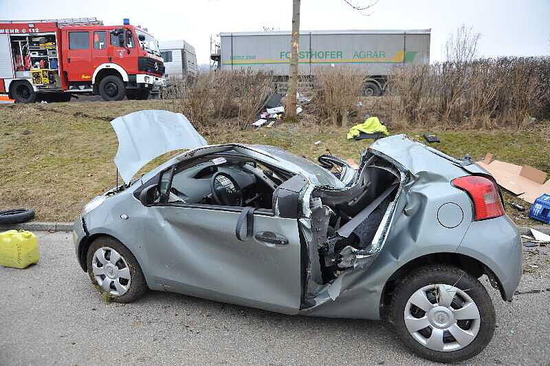 Ein alkoholisierter Fahrer hat im Raum Eching einen schweren Unfall verursacht.