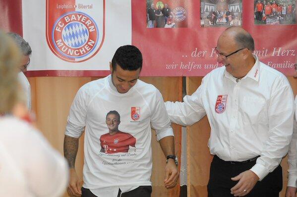 Bayern-Stars zum Anfassen: Die Bilder von den Adventsbesuchen bei den Fanclubs zum Durchklicken