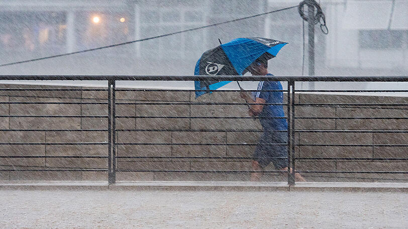 Starker Regenschauer am Samstag in Regensburg.