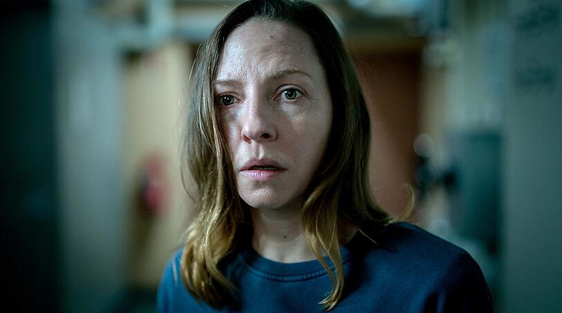 Elara Schmidtke (Katharina Schüttler) nimmt an einem Prepperkurs teil, obwohl diese Szene wohl eigentlich nicht so ihr Ding ist. Elara Schmidtke (Katharina Schüttler) nimmt an einem Prepperkurs teil, obwohl diese Szene wohl eigentlich nicht so ihr Ding ist.