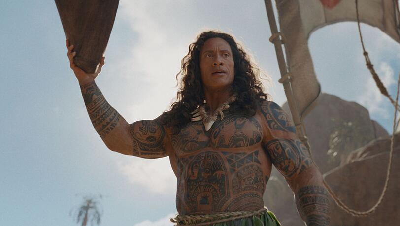 Dwayne "The Rock" Johnson lieh bereits im Animationsfilm "Vaiana" dem Halbgott Maui seine Stimme. F&uuml;r die Realverfilmung kehrt er nun zur&uuml;ck.