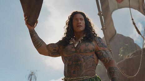 Dwayne "The Rock" Johnson lieh bereits im Animationsfilm "Vaiana" dem Halbgott Maui seine Stimme. F&uuml;r die Realverfilmung kehrt er nun zur&uuml;ck.