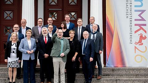 Die Energieminister der L&auml;nder senden geschlossen ein Signal nach Berlin: Sie sind f&uuml;r eine konsequente Umsetzung der Energiewende.