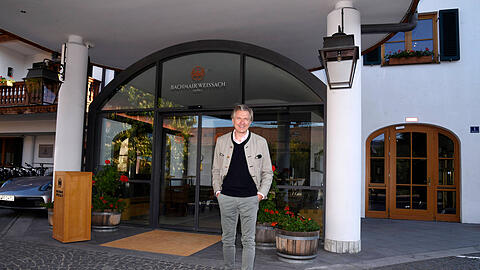 Korbinian Kohler bei einem exklusiven Photoshooting zur Hotel- und Au&szlig;engastronomie-Wiederer&ouml;ffnung nach dem Lockdown im Hotel Bachmair Weissach. Rottach-Egern, 30.05.2021 *** Korbinian Kohler at an exclusive photo shoot for the hotel and outdoor gastronomy reopening after the lockdown at Hotel Bachmair Weissach Rottach Egern, 30 05 2021 Foto:xS.xAdamx/xFuturexImage