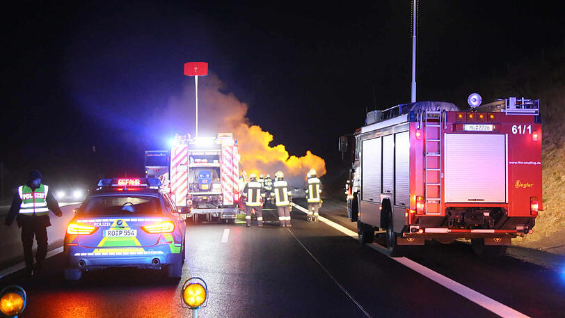 Die Bilder vom großen Feuerwehreinsatz auf der A94.