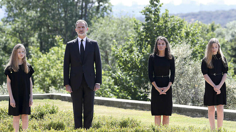 Schweigeminute in Madrid (v.l.): Kronprinzessin Leonor, König Felipe von Spanien, Königin Letizia und Prinzessin Sofia
