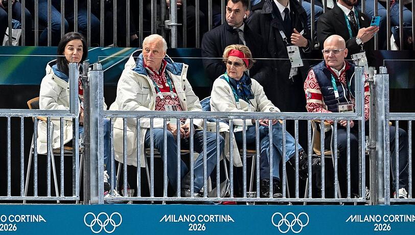 K&ouml;nig Harald (2.v.l.) und K&ouml;nigin Sonja (3.v.l.) in Mailand.